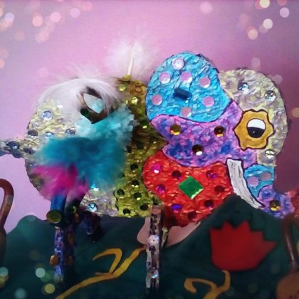 Alebrije te lo dije ( Arte Mexicano) Animales imaginarios , Brujas alegres : Poseen garras para aferrarse a la tierra y alas para no olvidar sus sueños Poseen el arte de creerle a los sueños Son guías espirituales. (Técnica Cartoneria y papel de diario reciclado ) Arte Mexicano , Viva Mexico